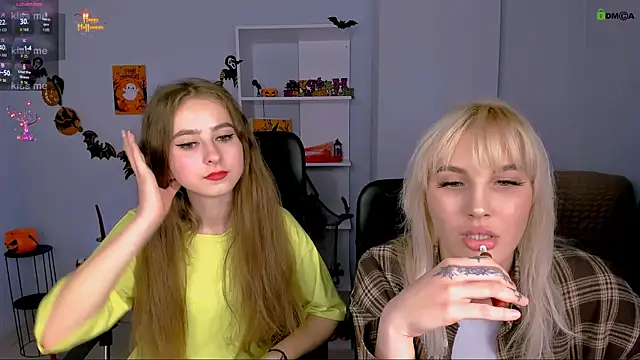 Snapshot of rebecca_smile chatting on October 31, 2025, 9:43 pm rebecca smile online show from October 31, 2025, 9:43 pm