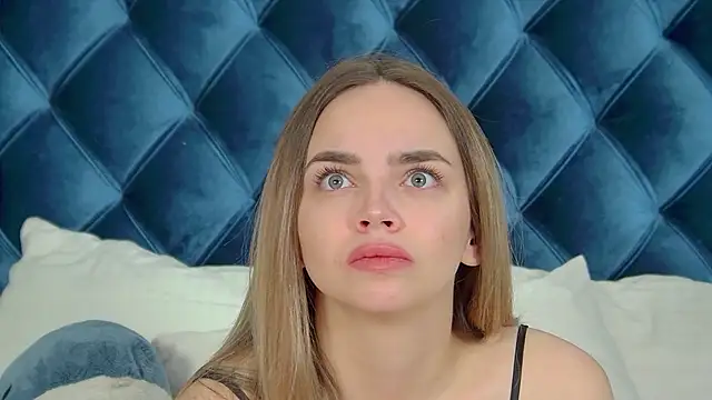 AnitaVenture online show from November 5, 2025, 4:26 am