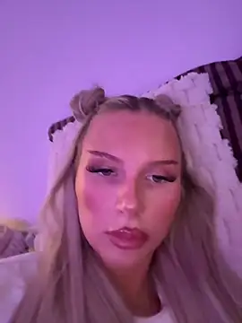 Snapshot of blondeeee chatting on June 30, 2026, 3:45 pm blondeeee online show from June 30, 2026, 3:45 pm