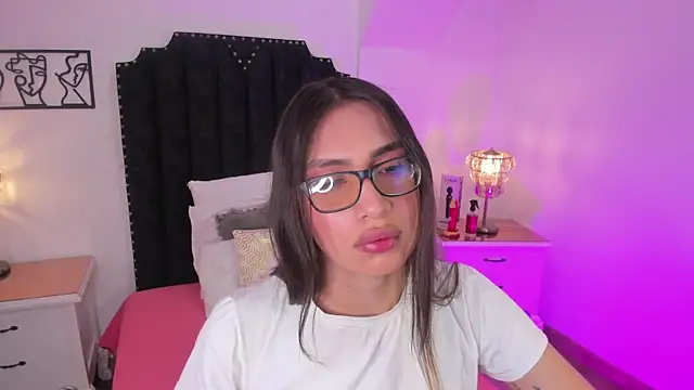 Snapshot of cherrylady_02 chatting on December 15, 2025, 1:39 pm cherrylady 02 online show from December 15, 2025, 1:39 pm