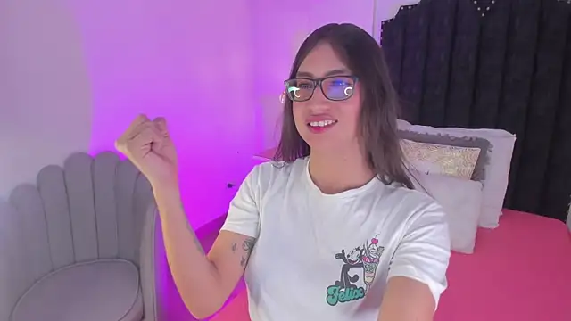 Snapshot of cherrylady_02 chatting on December 14, 2025, 1:49 pm cherrylady 02 online show from December 14, 2025, 1:49 pm