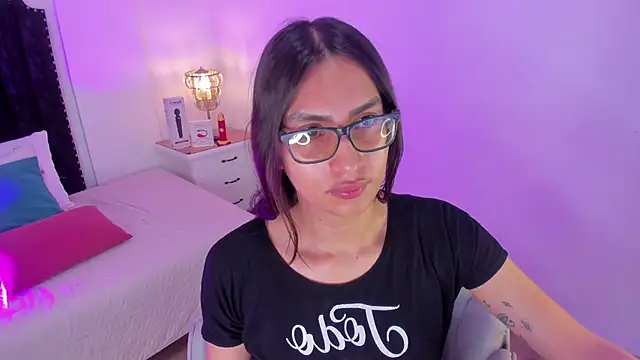 Snapshot of cherrylady_02 chatting on October 28, 2025, 12:48 pm cherrylady 02 online show from October 28, 2025, 12:48 pm