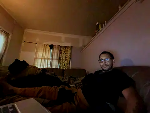 Snapshot of ThrowedWorldWide chatting on November 14, 2025, 12:20 pm ThrowedWorldWide online show from November 14, 2025, 12:20 pm