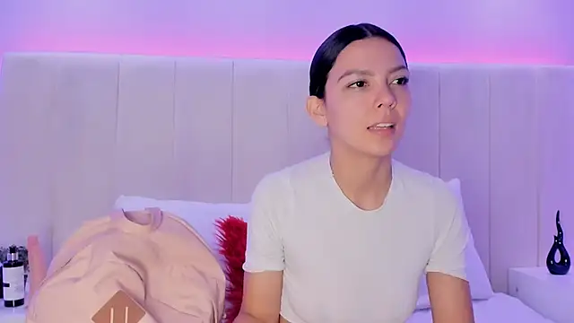 Snapshot of celestebellmont chatting on December 4, 2025, 2:27 pm celestebellmont online show from December 4, 2025, 2:27 pm