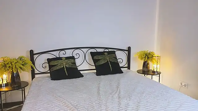 KariDollar online show from April 21, 2026, 1:42 am