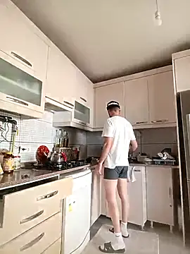 krerem online show from April 8, 2026, 1:56 pm