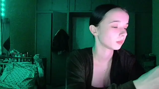 Emilia Light online show from April 9, 2026, 5:52 pm