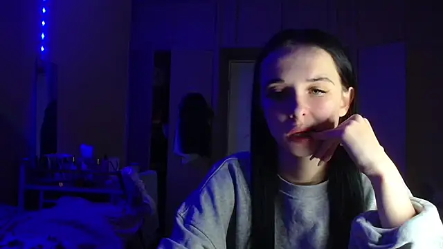 Emilia Light online show from March 26, 2026, 8:07 pm