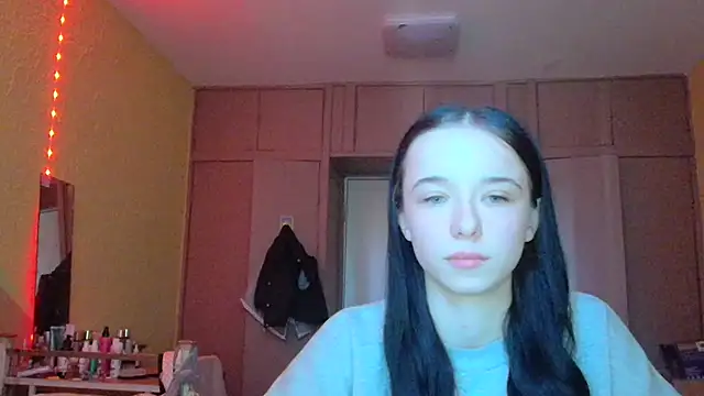 Emilia Light online show from April 15, 2026, 5:46 am