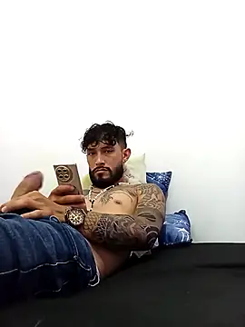 Snapshot of kingbickcockDn chatting on November 25, 2025, 2:28 pm kingbickcockDn online show from November 25, 2025, 2:28 pm