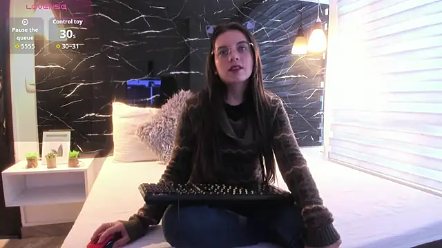 ZOE LE online show from October 26, 2025, 11:54 am