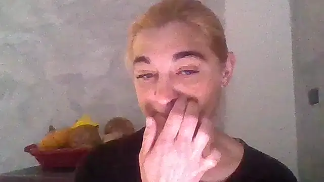 Snapshot of GoldenAngelMilf chatting on April 24, 2026, 10:28 am GoldenAngelMilf online show from April 24, 2026, 10:28 am