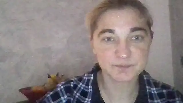 Snapshot of GoldenAngelMilf chatting on April 3, 2026, 12:44 pm GoldenAngelMilf online show from April 3, 2026, 12:44 pm