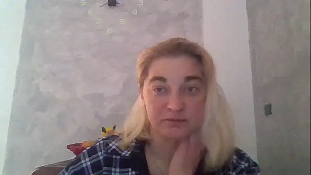 Snapshot of GoldenAngelMilf chatting on April 1, 2026, 1:41 pm GoldenAngelMilf online show from April 1, 2026, 1:41 pm