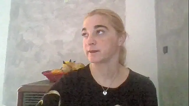 Snapshot of GoldenAngelMilf chatting on April 22, 2026, 12:45 pm GoldenAngelMilf online show from April 22, 2026, 12:45 pm
