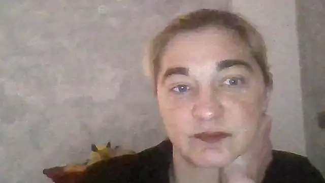 Snapshot of GoldenAngelMilf chatting on April 2, 2026, 12:34 pm GoldenAngelMilf online show from April 2, 2026, 12:34 pm