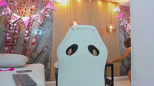 beca winn online show from February 9, 2026, 12:36 pm