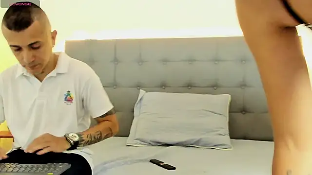 Snapshot of CharlotteAndSimon chatting on December 5, 2025, 12:59 pm CharlotteAndSimon online show from December 5, 2025, 12:59 pm