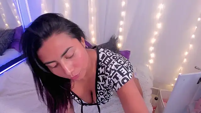 Snapshot of Olivia_Morrys chatting on May 15, 2026, 10:52 pm Olivia Morrys online show from May 15, 2026, 10:52 pm