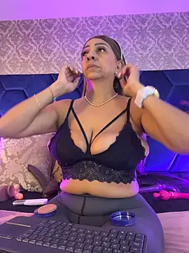 Angelina Roa online show from May 8, 2026, 2:32 pm