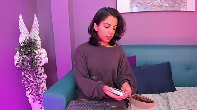 Alessiia   online show from November 18, 2025, 3:54 am