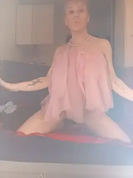 Snapshot of Conny_Shellie chatting on November 20, 2025, 1:06 am Conny Shellie online show from November 20, 2025, 1:06 am