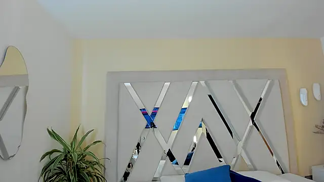 ChannelFoxxx online show from October 23, 2025, 4:00 am