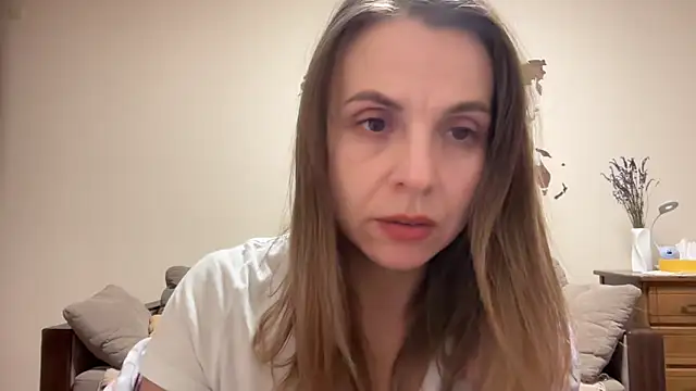 AnnieLove7722 online show from October 21, 2025, 9:36 pm