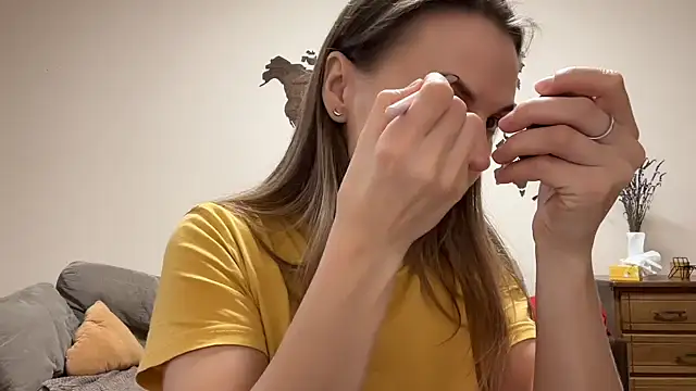 AnnieLove7722 online show from November 10, 2025, 10:31 am