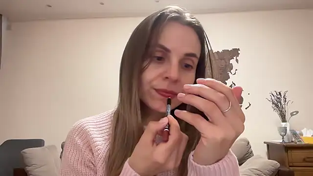 AnnieLove7722 online show from October 27, 2025, 1:23 pm