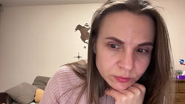 AnnieLove7722 online show from December 15, 2025, 2:34 pm