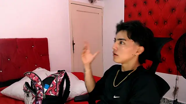 RomeoMillerr online show from November 18, 2025, 7:17 pm