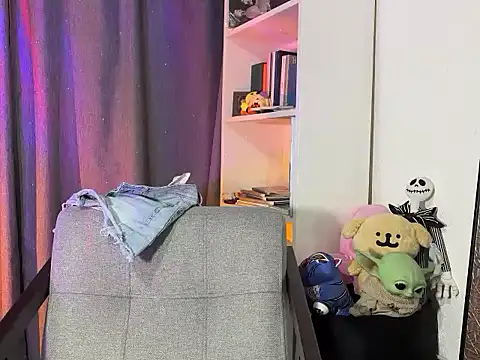 Snapshot of Maya-milkshake chatting on November 14, 2025, 7:17 pm Maya-milkshake online show from November 14, 2025, 7:17 pm