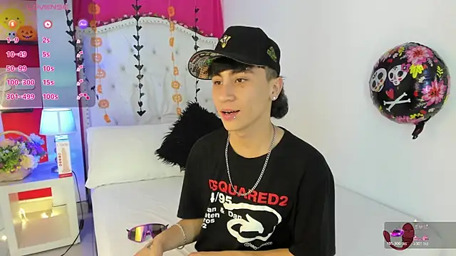 Snapshot of XaanderGrey chatting on October 24, 2025, 7:35 pm XaanderGrey online show from October 24, 2025, 7:35 pm