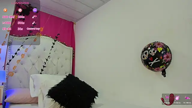 Snapshot of XaanderGrey chatting on October 22, 2025, 7:35 pm XaanderGrey online show from October 22, 2025, 7:35 pm