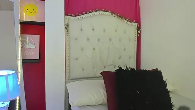 Snapshot of XaanderGrey chatting on December 3, 2025, 7:13 pm XaanderGrey online show from December 3, 2025, 7:13 pm