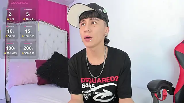 Snapshot of XaanderGrey chatting on November 4, 2025, 7:50 pm XaanderGrey online show from November 4, 2025, 7:50 pm