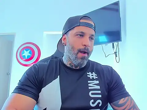 Snapshot of JoshRigby chatting on November 8, 2025, 8:01 pm JoshRigby online show from November 8, 2025, 8:01 pm