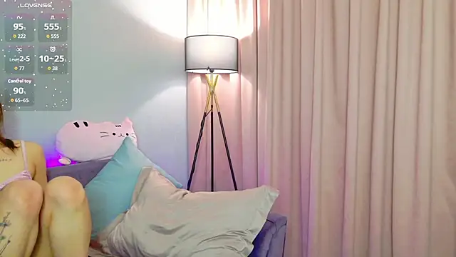 Snapshot of Curious_Lily chatting on November 16, 2025, 1:10 am Curious Lily online show from November 16, 2025, 1:10 am