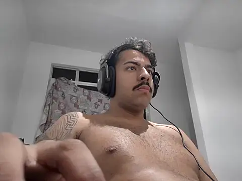 Snapshot of artzin2334 chatting on October 10, 2025, 6:36 am artzin2334 online show from October 10, 2025, 6:36 am