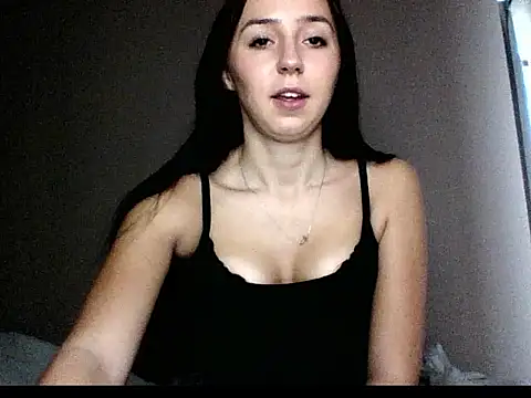 Snapshot of LuisaLive chatting on March 3, 2026, 8:43 am LuisaLive online show from March 3, 2026, 8:43 am