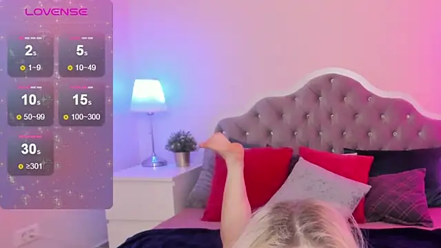 Snapshot of CamillaDreamer chatting on November 24, 2025, 5:57 pm CamillaDreamer online show from November 24, 2025, 5:57 pm