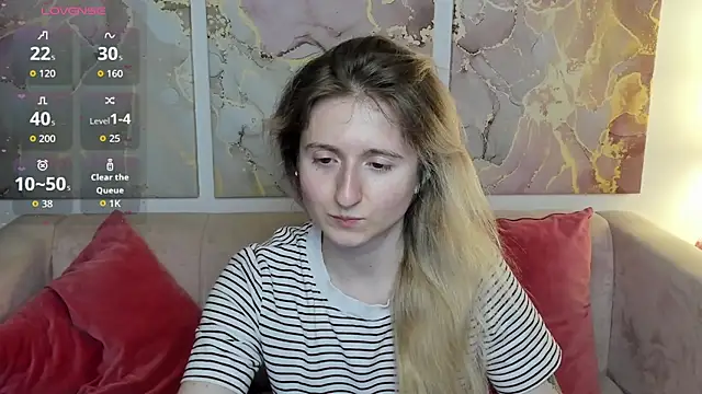 Snapshot of CamillaDreamer chatting on April 29, 2026, 6:14 pm CamillaDreamer online show from April 29, 2026, 6:14 pm
