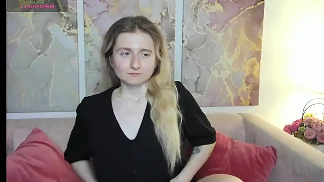 Snapshot of CamillaDreamer chatting on April 23, 2026, 5:14 pm CamillaDreamer online show from April 23, 2026, 5:14 pm