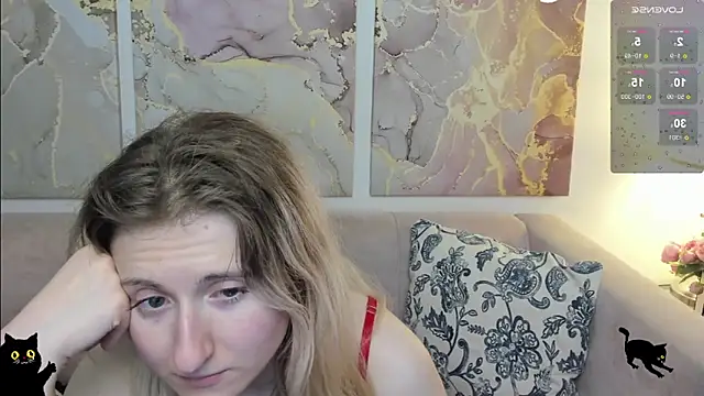 Snapshot of CamillaDreamer chatting on May 17, 2026, 6:13 am CamillaDreamer online show from May 17, 2026, 6:13 am