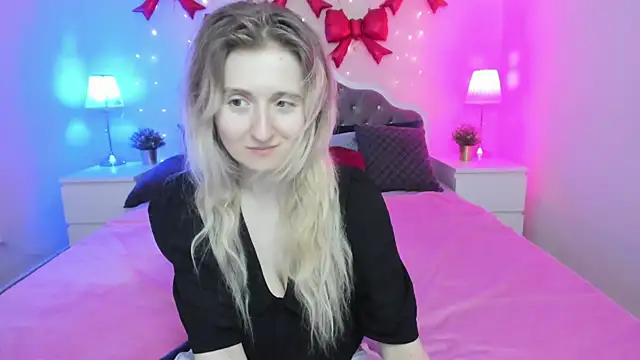 Snapshot of CamillaDreamer chatting on April 25, 2026, 1:41 am CamillaDreamer online show from April 25, 2026, 1:41 am