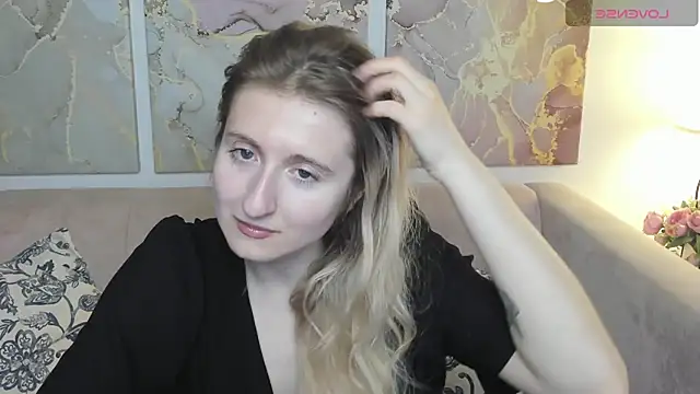 Snapshot of CamillaDreamer chatting on May 15, 2026, 11:30 am CamillaDreamer online show from May 15, 2026, 11:30 am