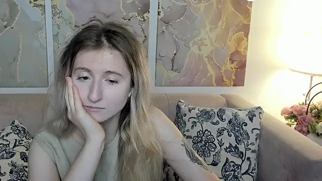 Snapshot of CamillaDreamer chatting on May 19, 2026, 10:33 am CamillaDreamer online show from May 19, 2026, 10:33 am