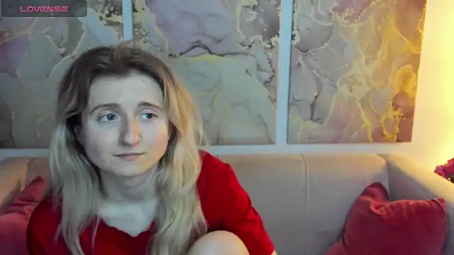 CamillaDreamer online show from April 18, 2026, 5:21 am