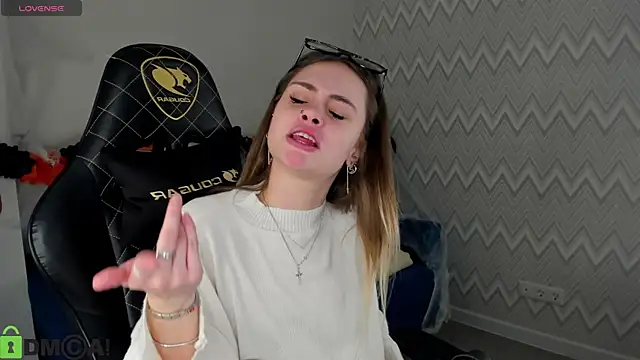 KarinaBroks online show from October 31, 2025, 8:44 am